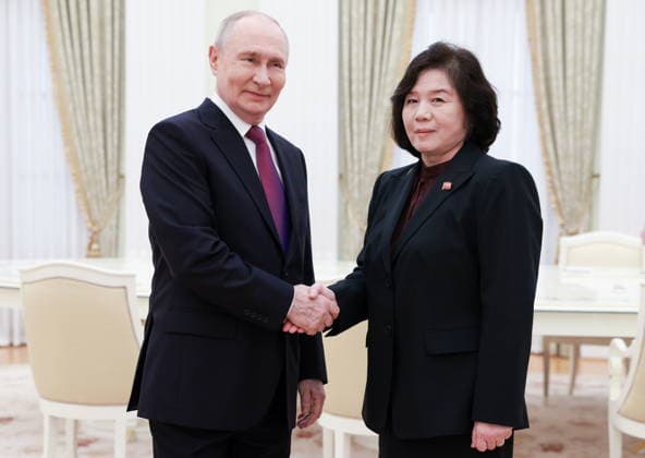 Russia: Vladimir Putin meets Choe Son Hui in Moscow