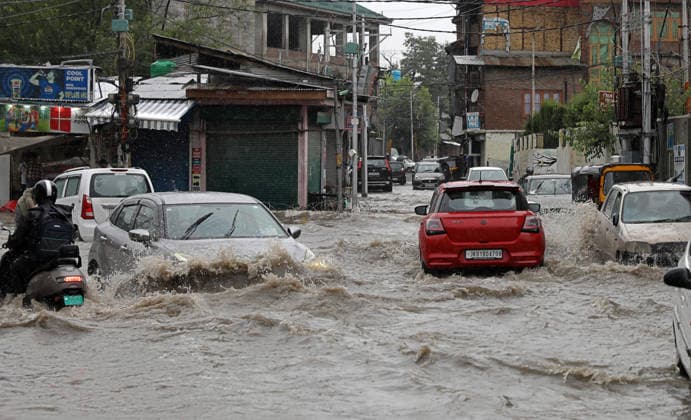 India: Flooding following heavy rain in Srinagar