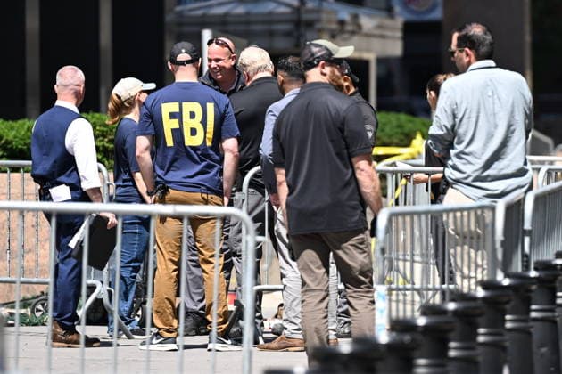 USA: Explosion outside the FBI and ICE building in New York