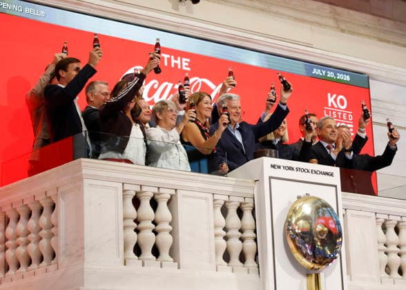 USA: Representatives of the Coca-Cola Company ring the opening bell at the New York Stock Exchange