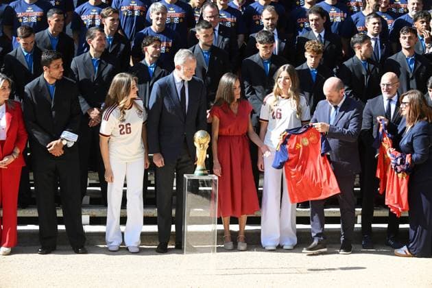 Entertainment: Pictures of the Day