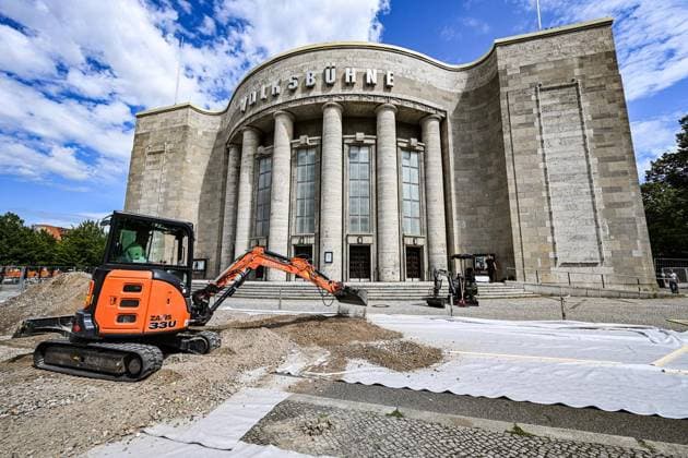 Berlin, construction work on the Volksbad in front of the Volksbühne