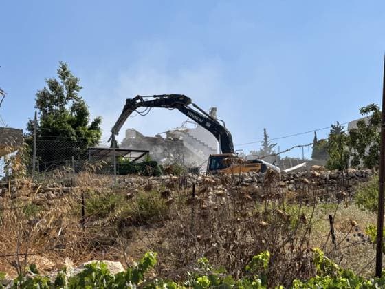 West Bank: Israeli army demolishes Palestinian homes in Nahhalin