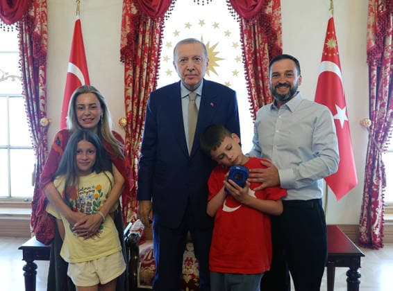Turkey: Recep Tayyip Erdogan meets British activist Joshua Harris in Istanbul