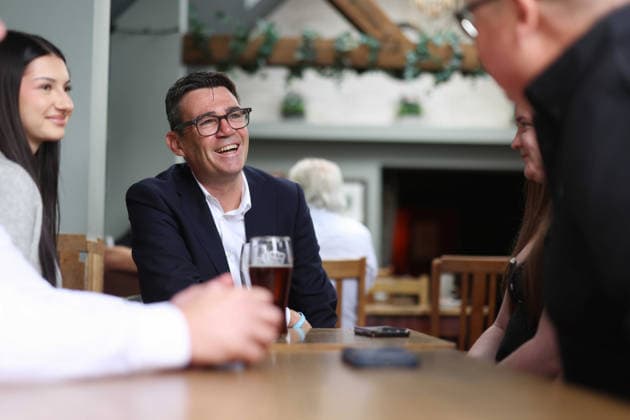United Kingdom: New Prime Minister Andy Burnham cuts business rates for pubs; visit to the Hare Pub in Harlow