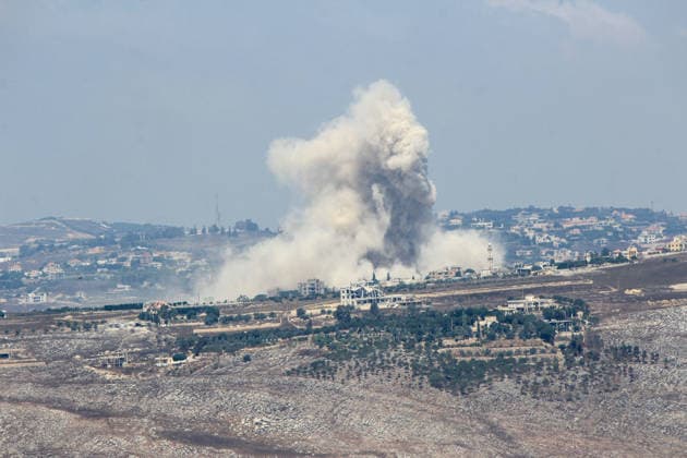 Middle East conflict, Lebanon, building demolitions carried out by Israeli forces in Kfar Tebnit