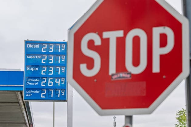 Fuel prices keep rising – petrol nears an all-time high, archive images