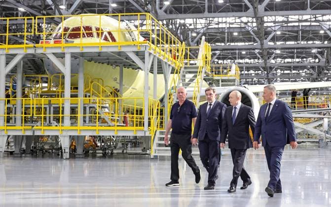 Russia: Vladimir Putin visits aircraft factory in Irkutsk
