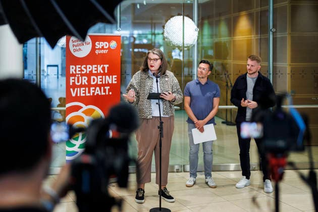 Berlin, SPDqueer press statement on the Pride flag at the Willy Brandt House