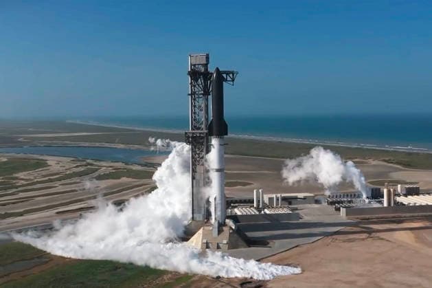 USA: SpaceX Starship booster launch from Starbase in Boca Chica