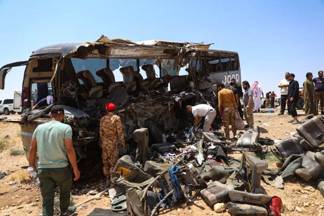 Syria: Bus crash on the main road from Deir ez-Zor to Damascus