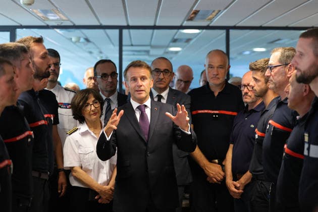France: Forest fires in the Gironde department; Emmanuel Macron visits emergency services in Bordeaux