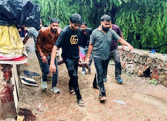 India: Boat capsizes near New Delhi