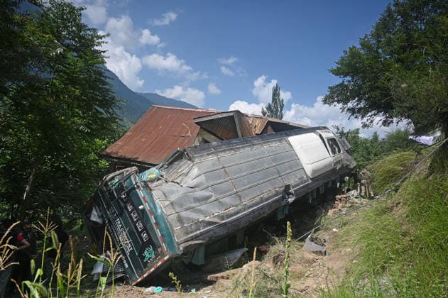 India, bus accident in Ganderbal