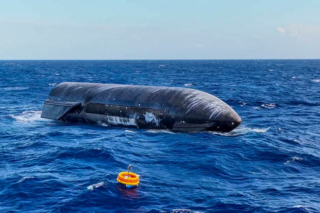 USA, Starship test flight, Super Heavy V3 successfully splashed down off the coast of Texas