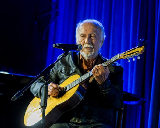 Music: Roberto Menescal and Theo Bial concert in São Paulo