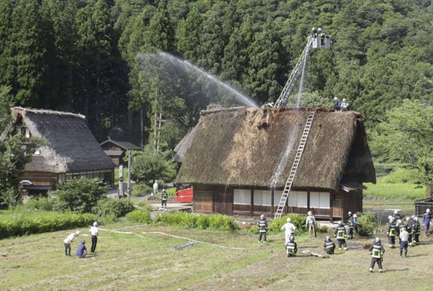 Japan: Fire brigade called out to the Gokayama World Heritage district in Nanto