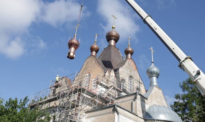 Estonia: Law requires the Estonian Christian Orthodox Church to sever its ties with Moscow, archive images