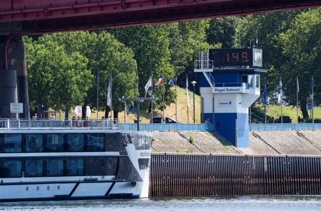 North Rhine-Westphalia, Low water levels on the Rhine in Duisburg