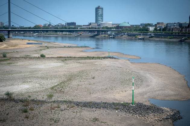 North Rhine-Westphalia, Low water levels in the Rhine at Düsseldorf