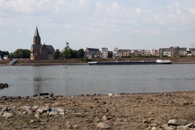 North Rhine-Westphalia, drought and low water levels on the Rhine in Emmerich