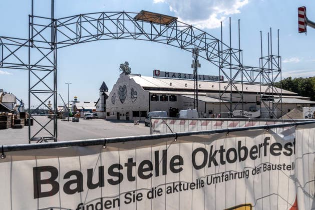 Oktoberfest in Munich: set-up work begins