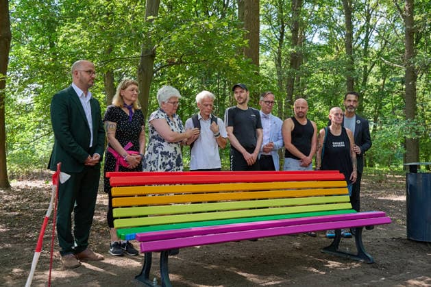 Berlin, Berlin, attack on Christopher Street Day (CSD), new memorial tree and rainbow bench in the Tiergarten