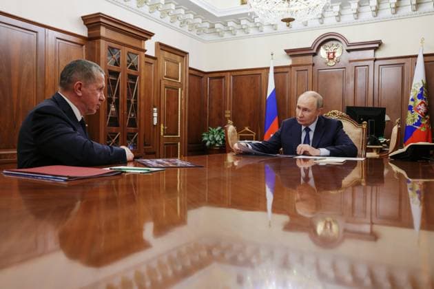 Russia: Vladimir Putin welcomes Yuri Trutnev in Moscow