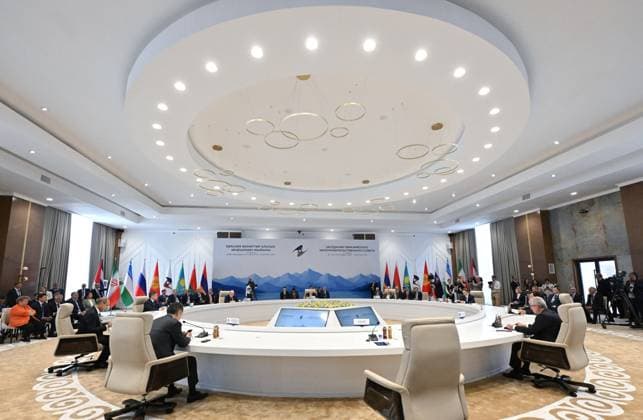 Kyrgyzstan, Eurasian Council of Governments in Cholpon-Ata