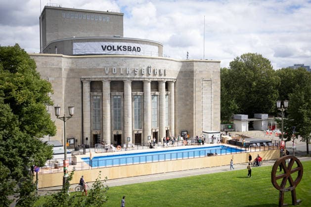 Berlin: Volksbühne opens temporary outdoor swimming pool, the Volksbad