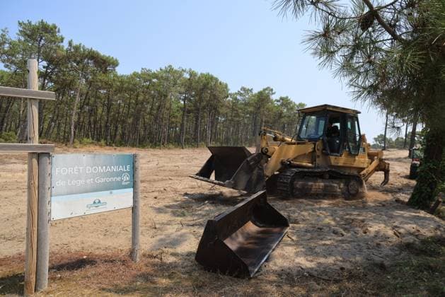 France, wildfires in the Gironde department, creation of a firebreak