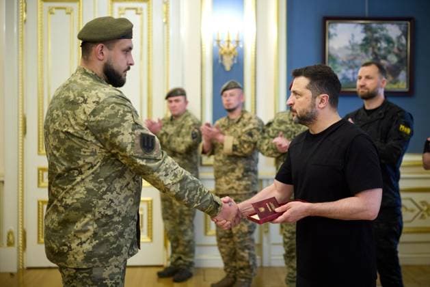 Ukraine: Volodymyr Zelenskyy honours military representatives in Kyiv