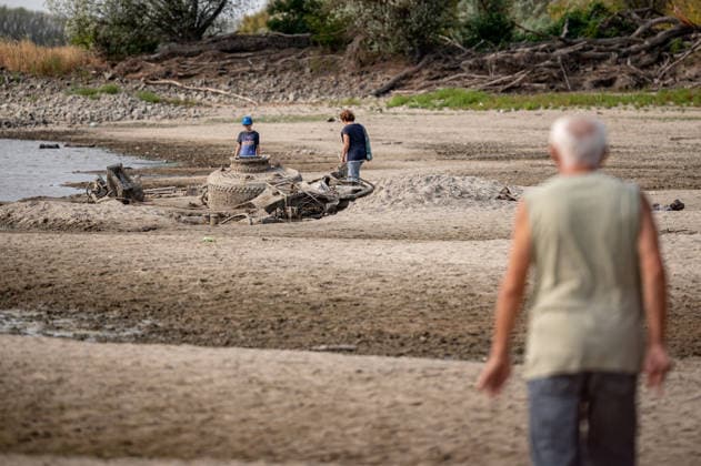 Hungary: Low water levels on the Danube reveal World War II relics in Baja