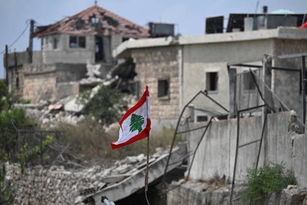 War in the Middle East, Lebanon: Israeli forces advance into Zawtar al-Gharbiya
