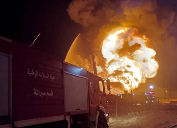 Libya: Major fire following an attack on an oil depot in Zawiya