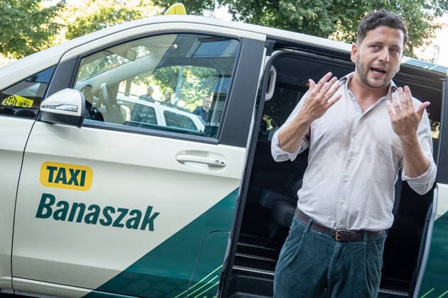 Berlin: Felix Banaszak launches ‘Taxi Banaszak’