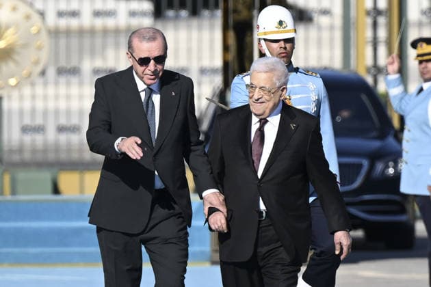 Turkey: Recep Tayyip Erdogan welcomes Mahmoud Abbas to Ankara