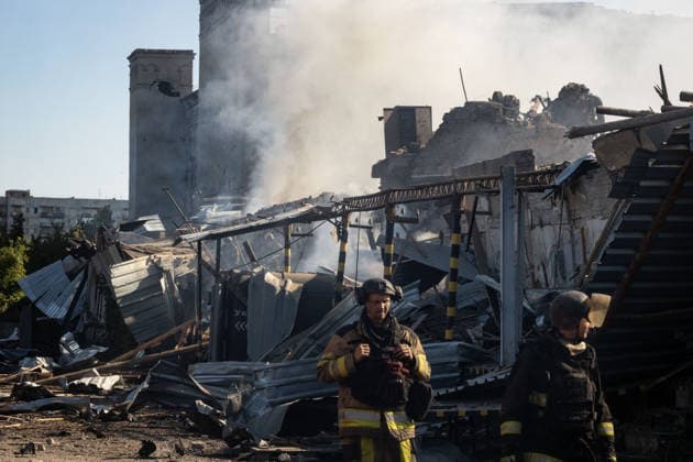 War in Ukraine: Damage following Russian air strike on a warehouse in Kramatorsk
