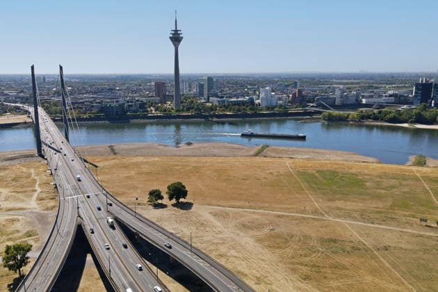 North Rhine-Westphalia, Low water levels in the Rhine at Düsseldorf