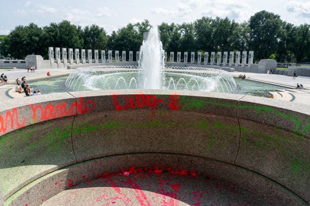 USA: Vandalism at the World War II Memorial in Washington