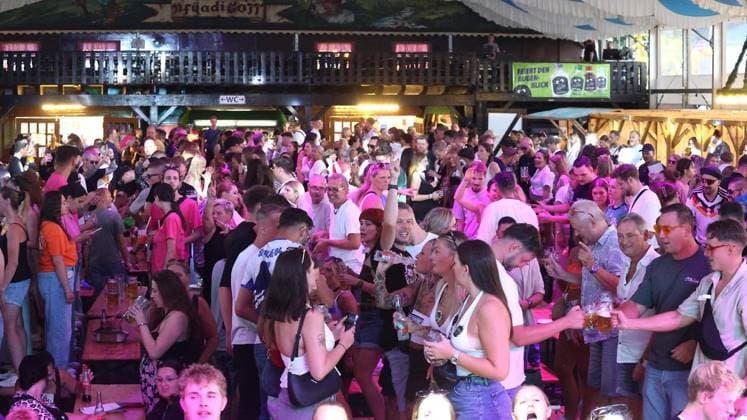 North Rhine-Westphalia, ‘Malle Night’ at the Bayernhalle at the Cranger Kirmes in Herne