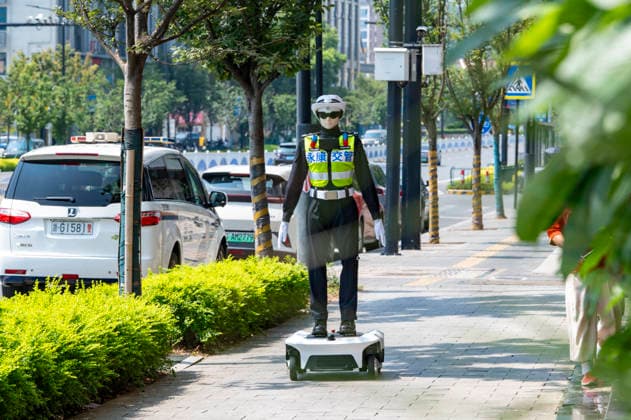 China: Robot manages traffic in Yongkang