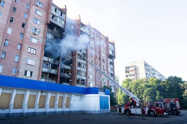 War in Ukraine: Damage following Russian air strike on a warehouse in Kramatorsk