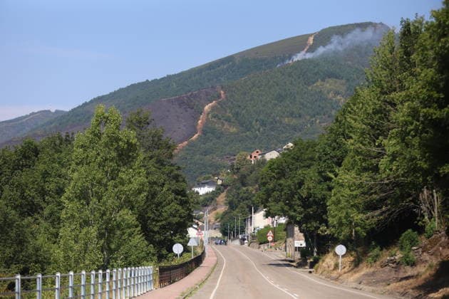 Spain, wildfire near Caboalles de Abajo in Castile and León