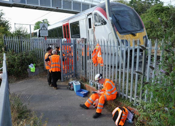 UK: Train derails near Wickford station