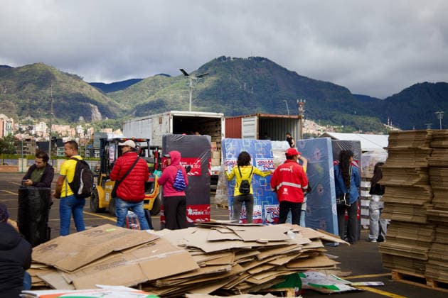 Major earthquake in Colombia; loading of relief supplies in Bogotá
