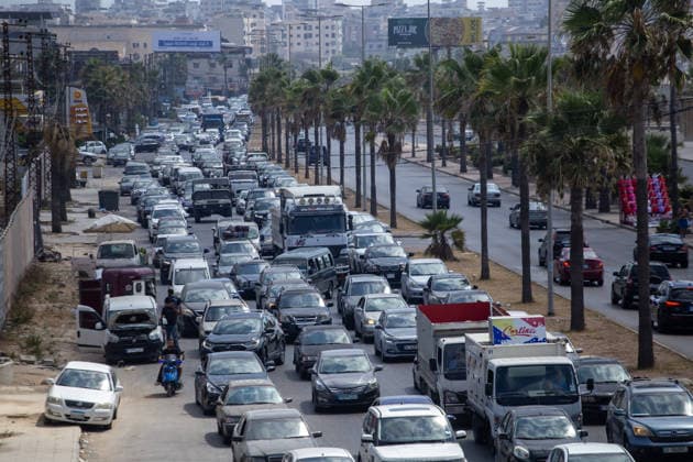 War in the Middle East, Lebanon: People are fleeing north following Israeli air strikes on the south of the country