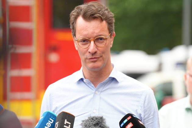 NRW: Hendrik Wüst visits the area affected by the forest fire in Hürtgenwald in the Eifel