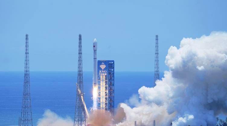 China: Launch of new internet satellites in Hainan