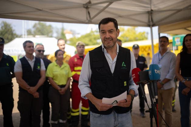 Spain, forest fire in Niebla, Juanma Moreno visits the disaster area